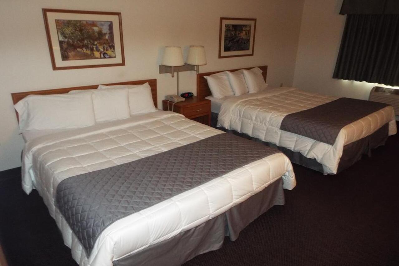 Fairbridge Inn & Suites Thorp Exteriér fotografie