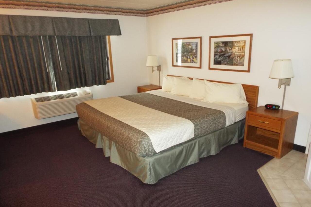 Fairbridge Inn & Suites Thorp Exteriér fotografie