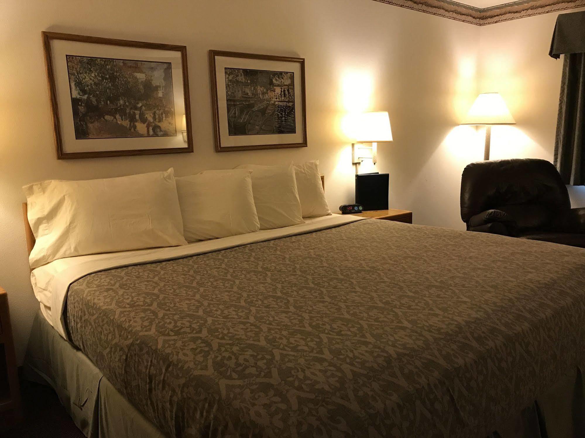 Fairbridge Inn & Suites Thorp Exteriér fotografie