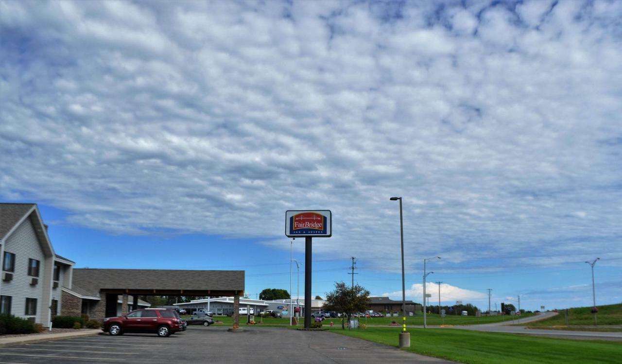 Fairbridge Inn & Suites Thorp Exteriér fotografie
